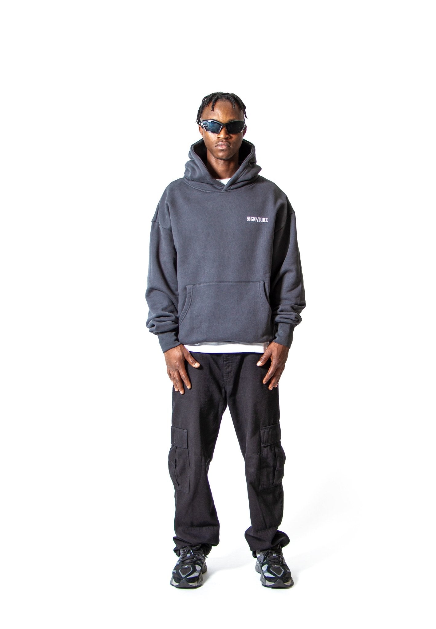 Grauer-Hoodie-Oversized-full-model media-front-view