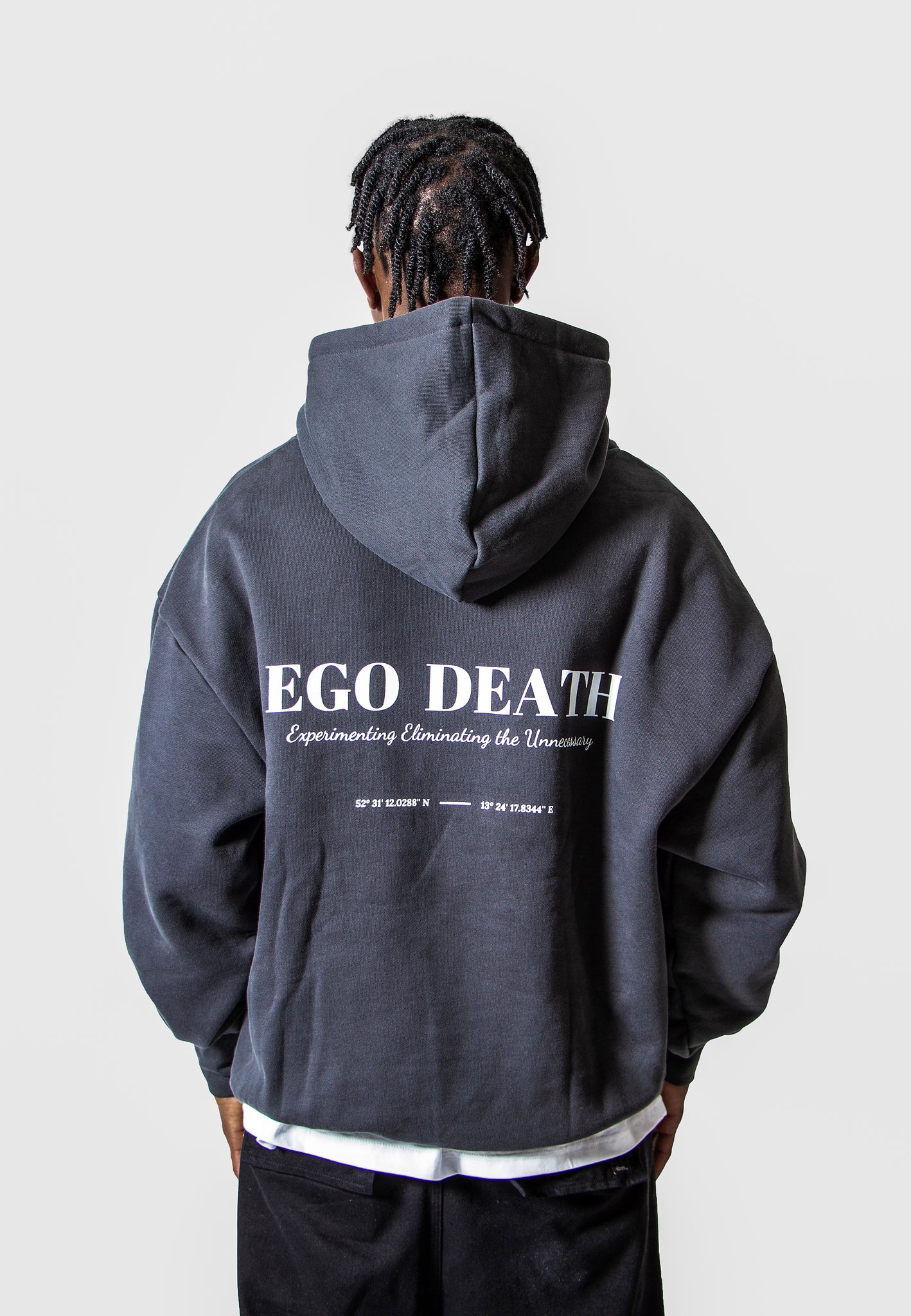 Grauer-Oversized-Hoodie-Ego-death-print-Rückansicht
