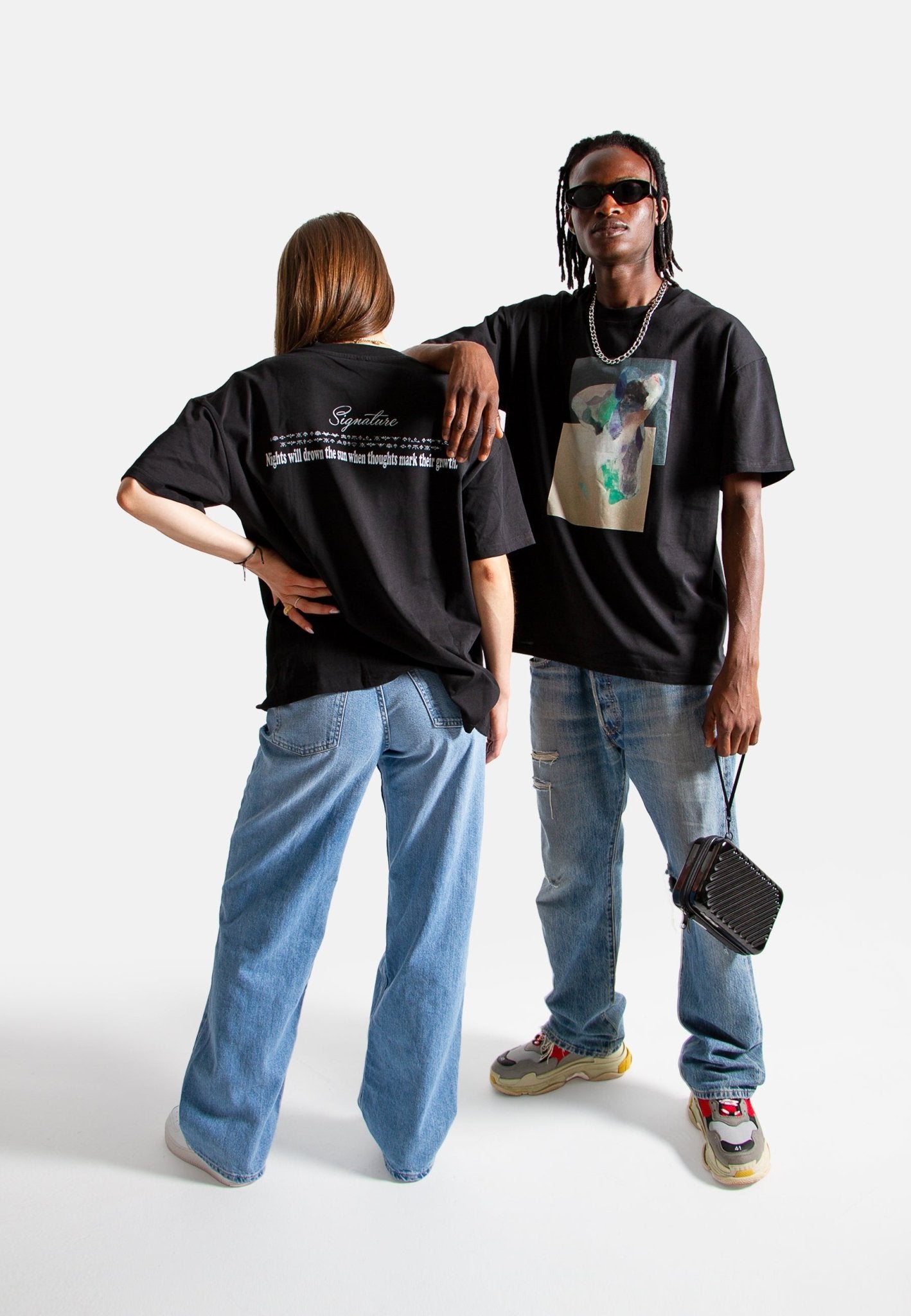 Oversize T-Shirt Mit Backprint – Signature Clo